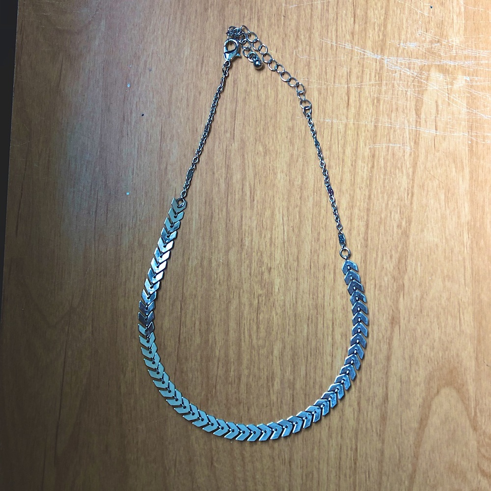 Sliver Layered Fishtail Arrow Choker